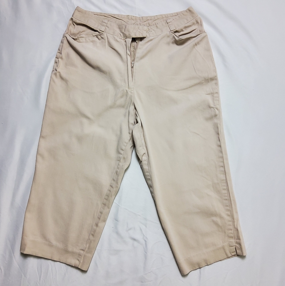 Genuine Sonoma Beige Capri Shorts